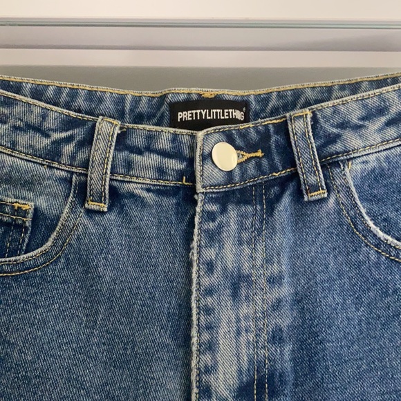 PrettyLittleThing Mom Shorts - Picture 4 of 7